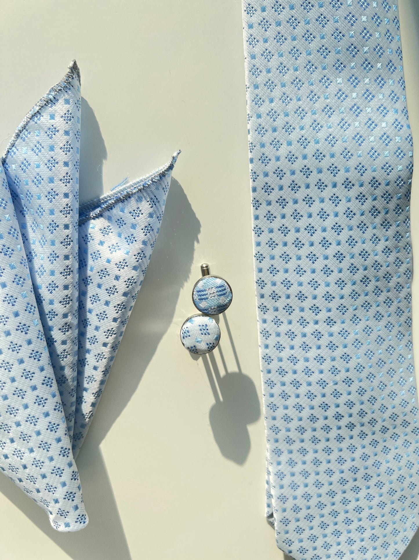 Complete set displayed, highlighting the tie, pocket square, and cufflinks.