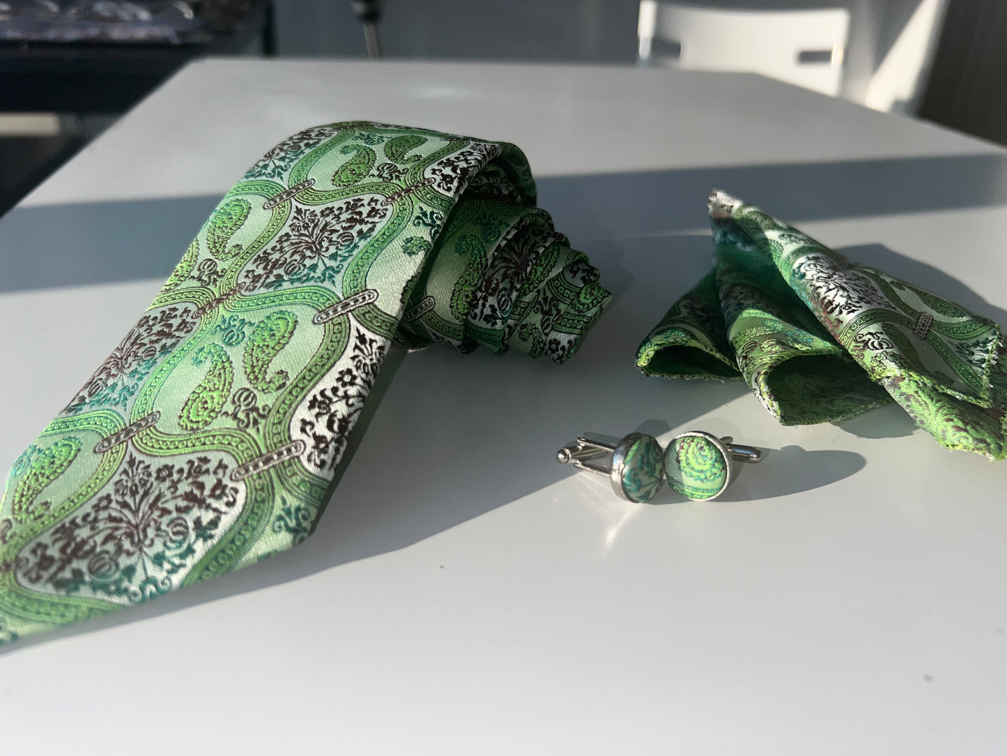 Elegant Green Paisley Silk Tie Set with Cufflinks and Pocket Square